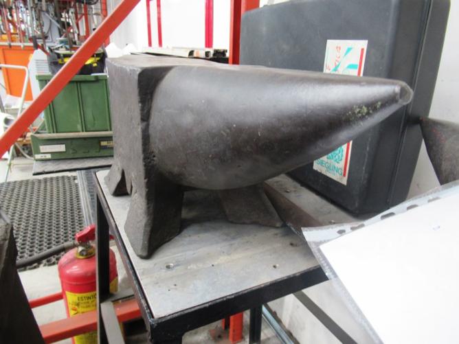 INCUDINE CAST IRON ANVIL